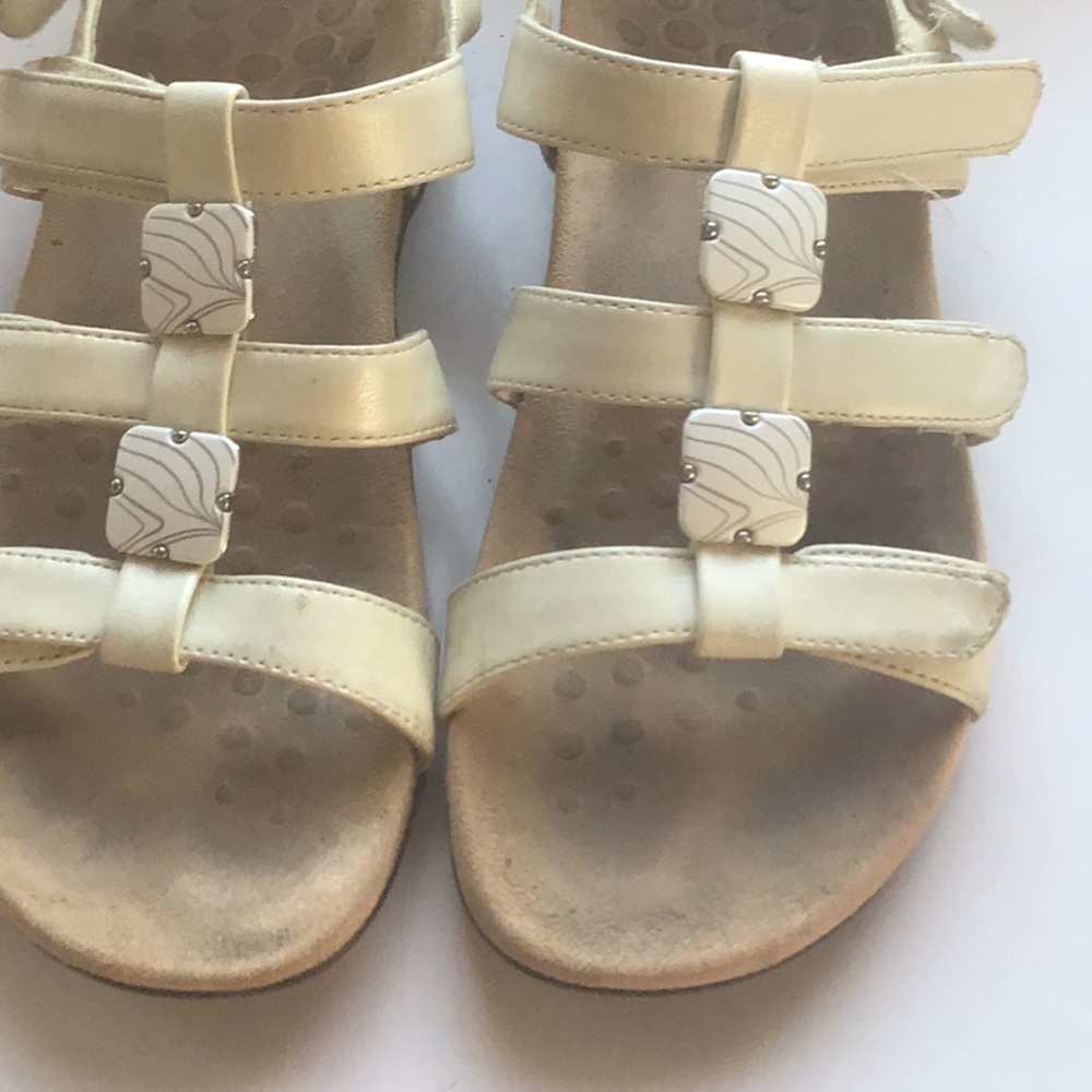 Vionic Orthaheel size 7- off white